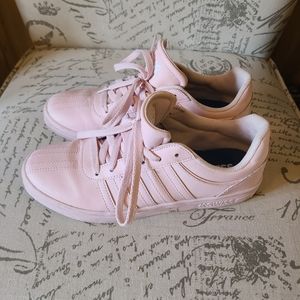 Womens sneaker